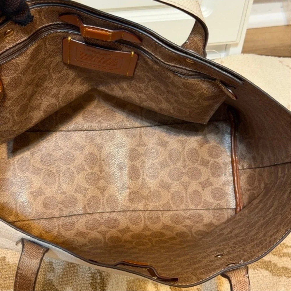 Coach Tote & Wallet EUC - Picture 10 of 10
